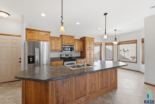 6206 S Cimarron Pl Place, Sioux Falls, SD 57108