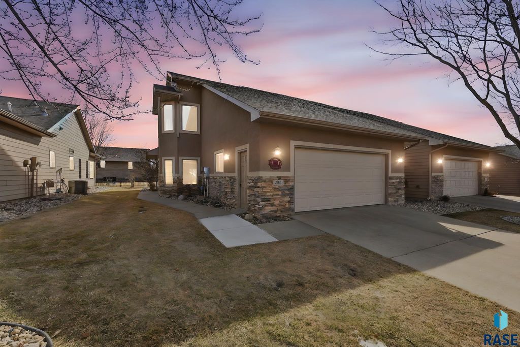 6206 S Cimarron Pl Place, Sioux Falls, SD 57108