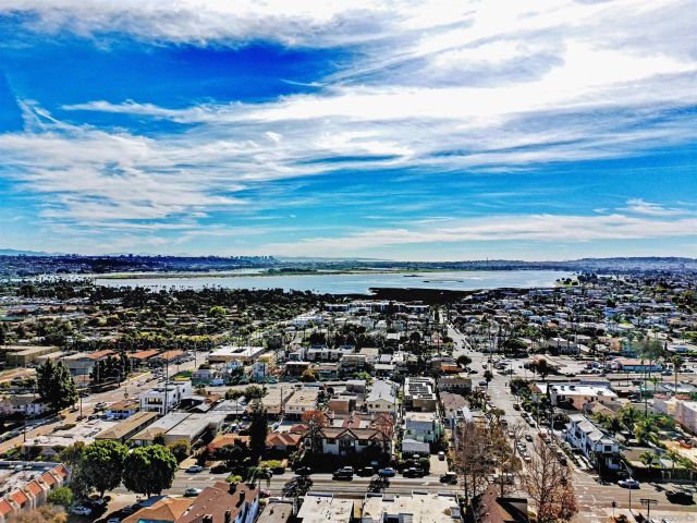 2114 Felspar St, San Diego, CA 92109