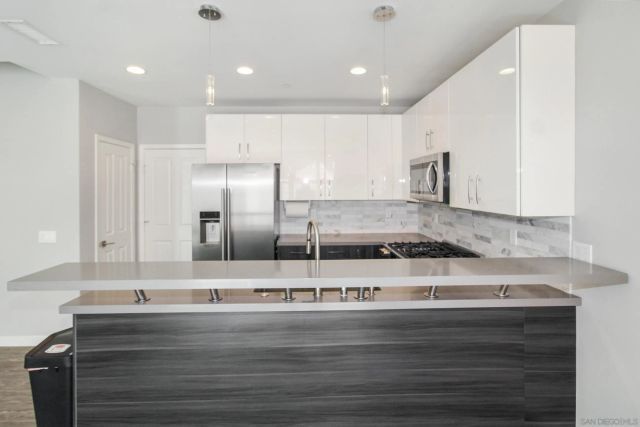 2114 Felspar St, San Diego, CA 92109