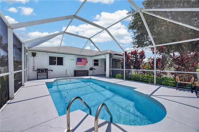 1821 SW 22nd TER, Cape Coral, FL 33991
