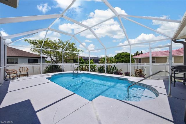 1821 SW 22nd TER, Cape Coral, FL 33991