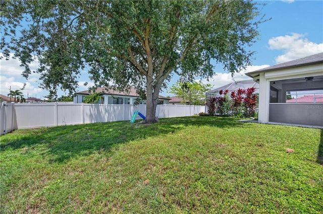 1821 SW 22nd TER, Cape Coral, FL 33991