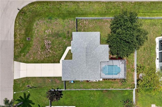 1821 SW 22nd TER, Cape Coral, FL 33991