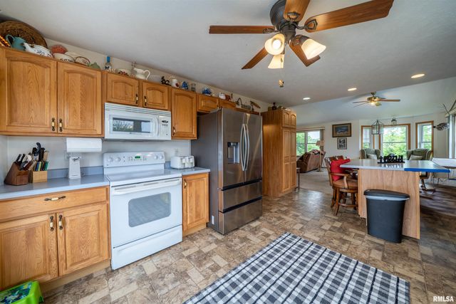 21501 N Berchtold Road, Chillicothe, IL 61523