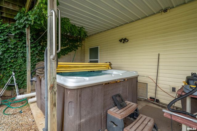 21501 N Berchtold Road, Chillicothe, IL 61523