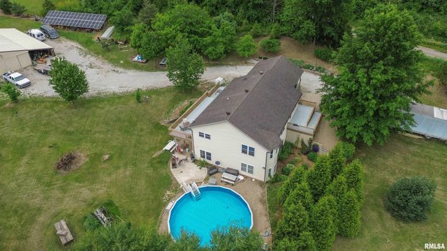 21501 N Berchtold Road, Chillicothe, IL 61523