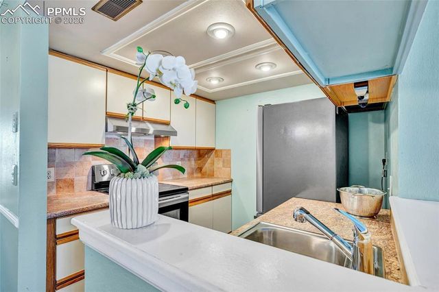 846 Tenderfoot Hill Road 102, Colorado Springs, CO 80906