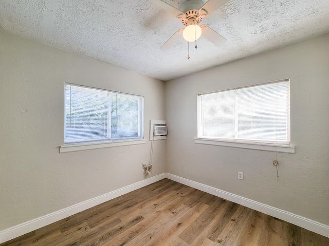 711 Avenue A 1, La Marque, TX 77568