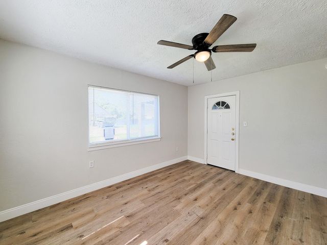 711 Avenue A 1, La Marque, TX 77568