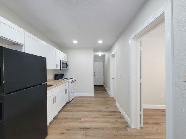 711 Avenue A 1, La Marque, TX 77568