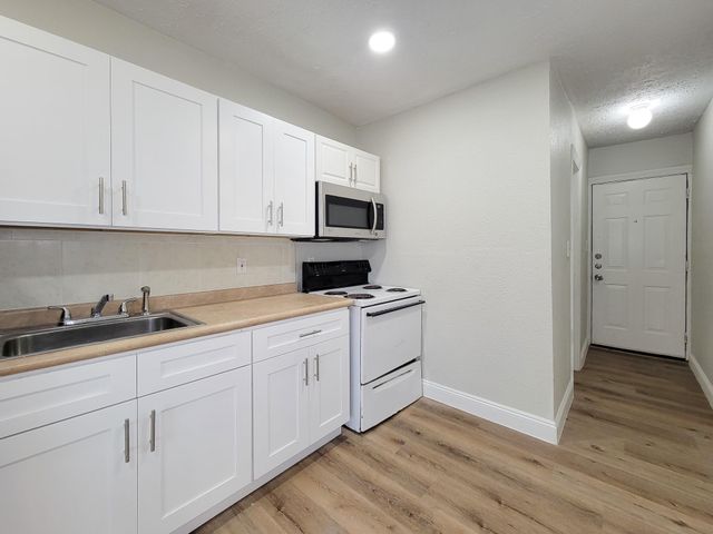 711 Avenue A 1, La Marque, TX 77568