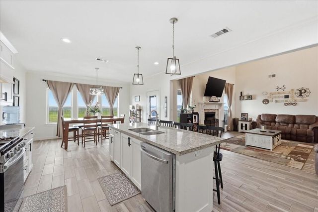 2400 Diamond D Drive, Beaumont, TX 77713