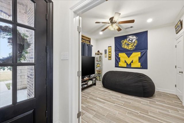 2400 Diamond D Drive, Beaumont, TX 77713