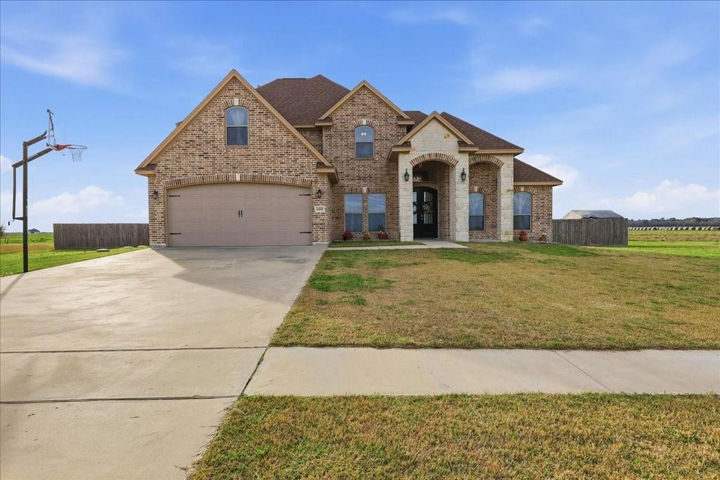 2400 Diamond D Drive, Beaumont, TX 77713