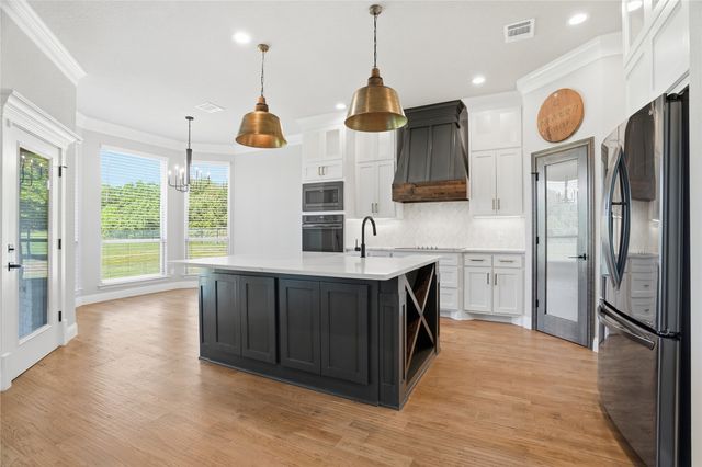 1176 Horizon Trace Drive, Azle, TX 76020