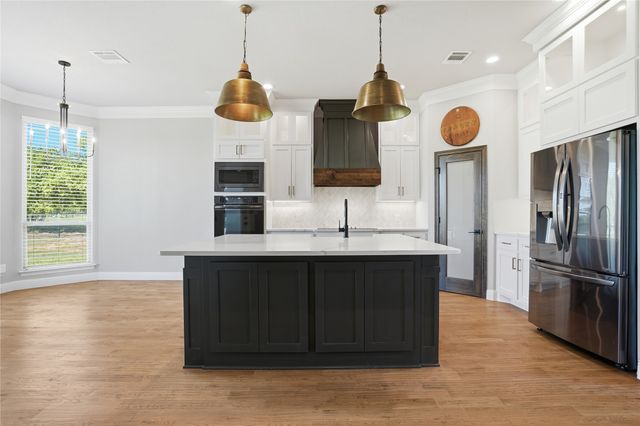 1176 Horizon Trace Drive, Azle, TX 76020