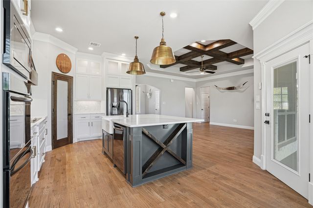 1176 Horizon Trace Drive, Azle, TX 76020