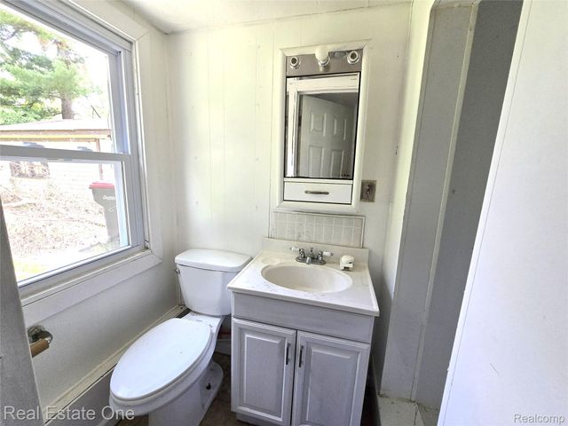 20980 Evergreen Road, Southfield, MI 48075
