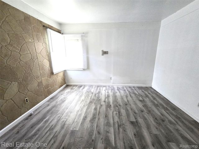 20980 Evergreen Road, Southfield, MI 48075