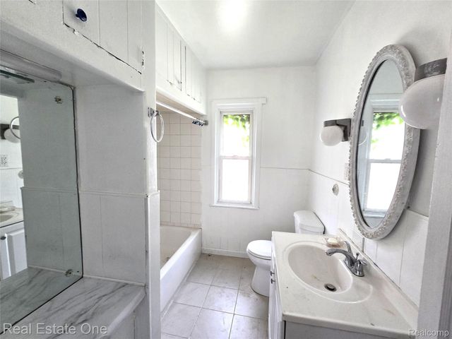 20980 Evergreen Road, Southfield, MI 48075