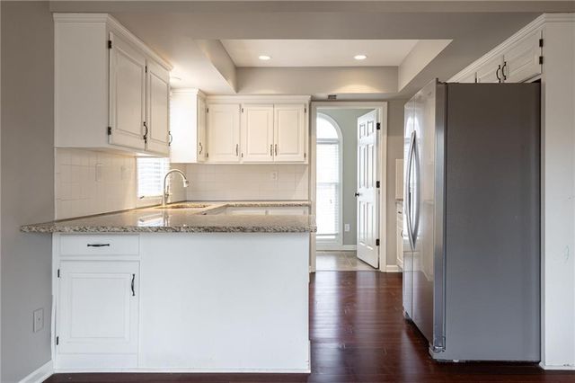 1317 NE Foxwood Drive, Lee's Summit, MO 64086