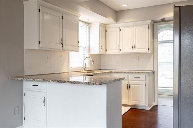 1317 NE Foxwood Drive, Lee's Summit, MO 64086