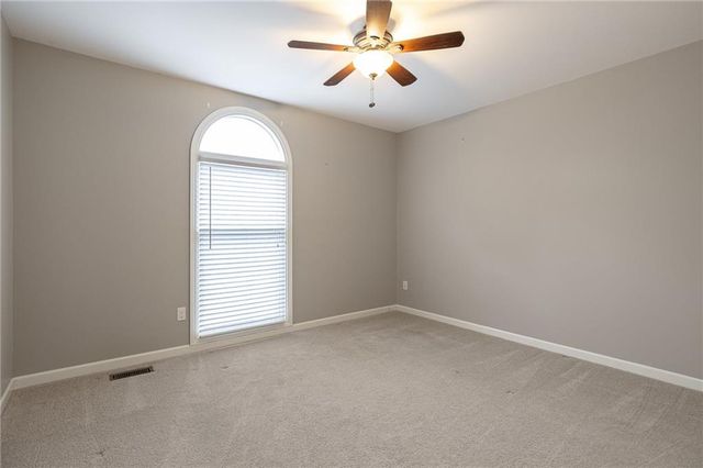 1317 NE Foxwood Drive, Lee's Summit, MO 64086