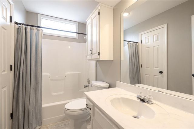 1317 NE Foxwood Drive, Lee's Summit, MO 64086