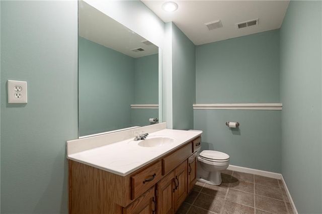 1317 NE Foxwood Drive, Lee's Summit, MO 64086