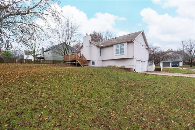 1317 NE Foxwood Drive, Lee's Summit, MO 64086