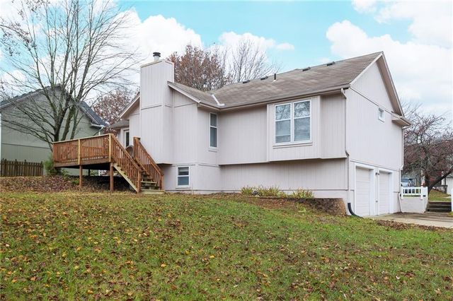 1317 NE Foxwood Drive, Lee's Summit, MO 64086