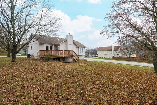 1317 NE Foxwood Drive, Lee's Summit, MO 64086