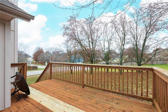 1317 NE Foxwood Drive, Lee's Summit, MO 64086