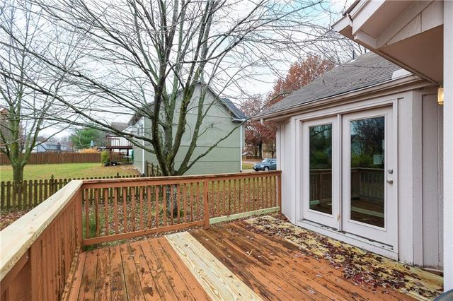 1317 NE Foxwood Drive, Lee's Summit, MO 64086