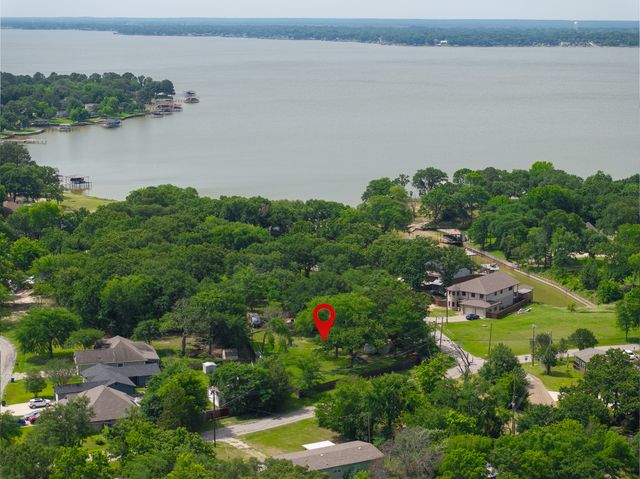 104 Autumn Wood Trail, Gun Barrel City, TX 75156