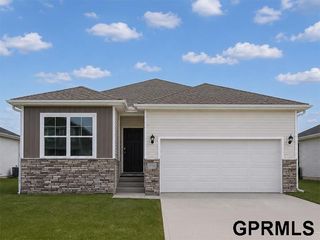11981 S 114th Avenue, Papillion, NE 68046