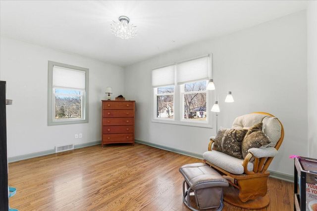 155 S LINDEN Avenue, Council Bluffs, IA 51503