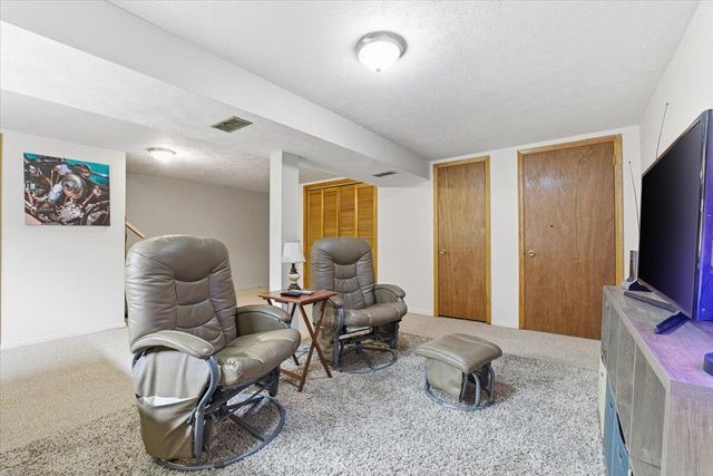 155 S LINDEN Avenue, Council Bluffs, IA 51503