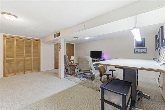 155 S LINDEN Avenue, Council Bluffs, IA 51503