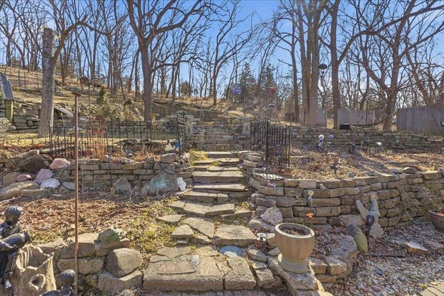 155 S LINDEN Avenue, Council Bluffs, IA 51503