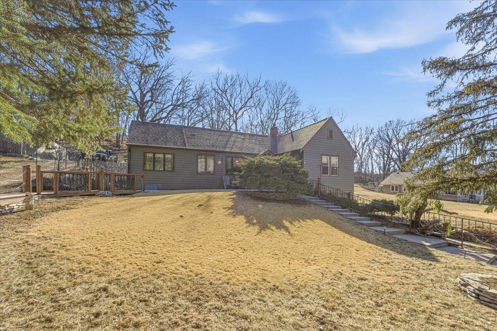 155 S LINDEN Avenue, Council Bluffs, IA 51503