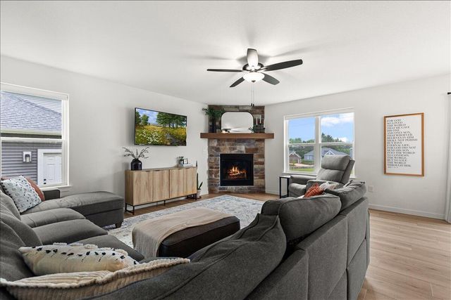 192 Sapphire LANE, Saukville, WI 53080