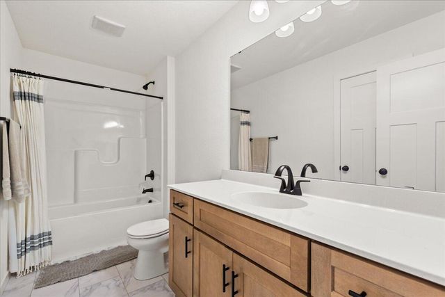 192 Sapphire LANE, Saukville, WI 53080