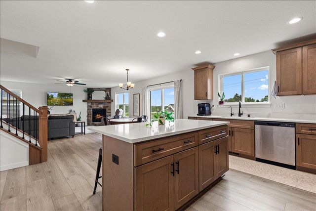 192 Sapphire LANE, Saukville, WI 53080