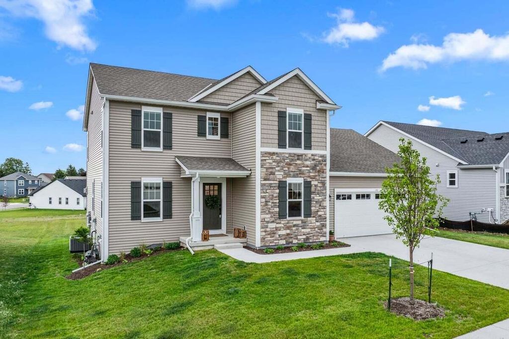 192 Sapphire LANE, Saukville, WI 53080