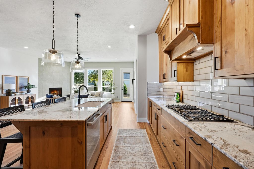 689 E Ronda Ln, Kuna, ID 83642 photo 4