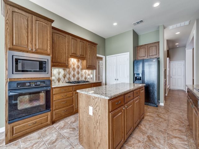 2399 Crystal Falls Drive, Frisco, TX 75036