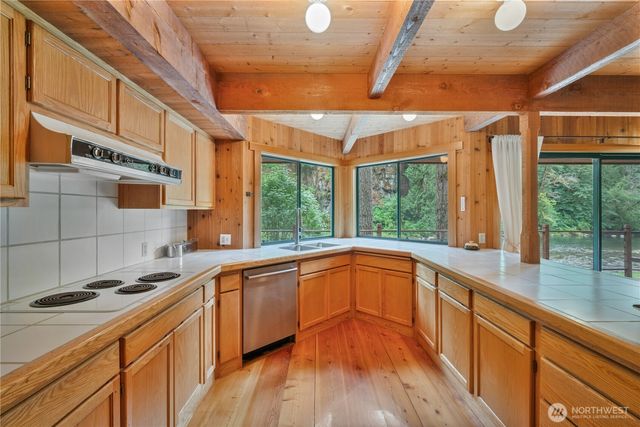 211 LaVerne Drive, Kalama, WA 98625