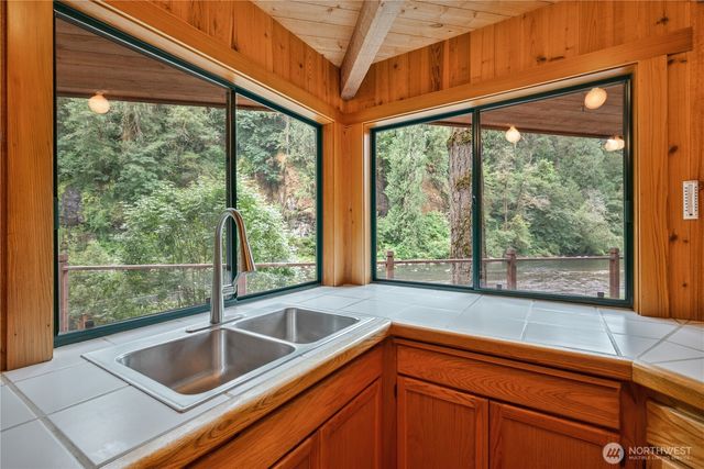 211 LaVerne Drive, Kalama, WA 98625
